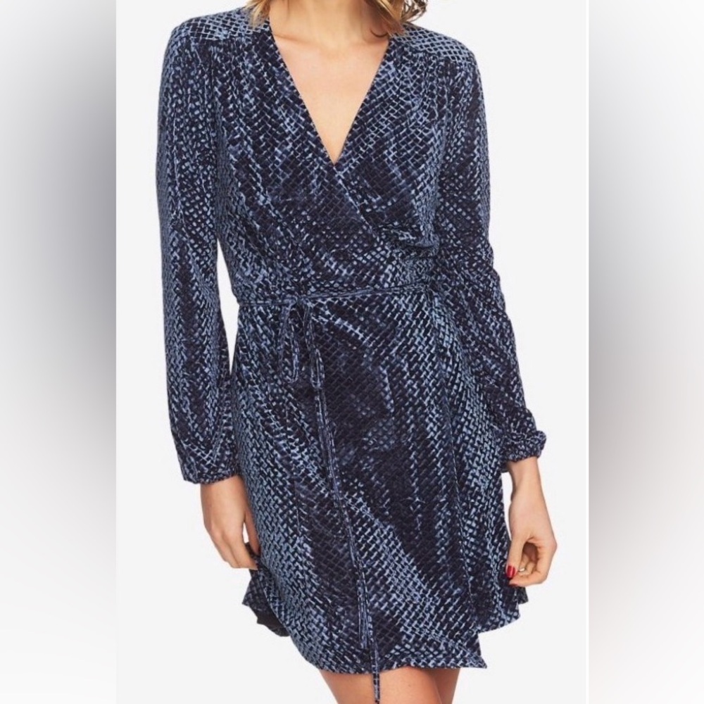CeCe Black Textured Long Sleeve Dress